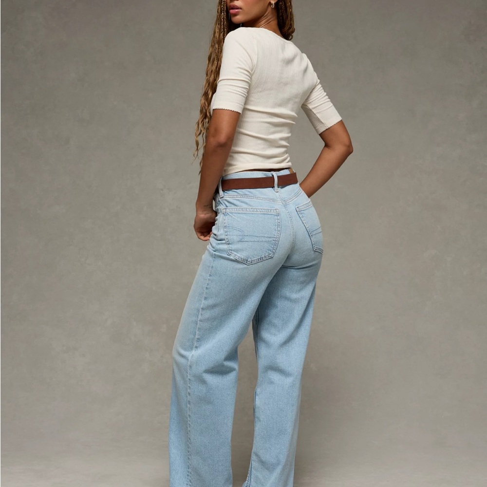 American Eagle Outfitters Strigid Curvy Super High Waisted Baggy Straight Jean